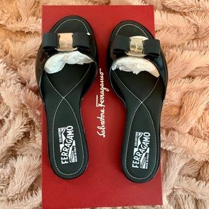 Salvatore Ferragamo- Cirella Bow Slide Sandals